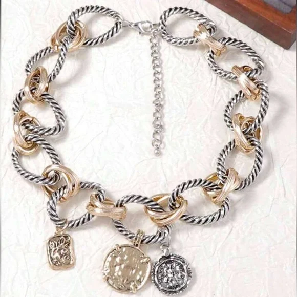 Sculpted Two-Tone Heritage Link Choker - Picture 3 of 5